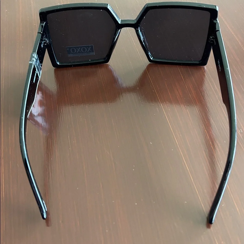 XOXO  100% UV protection,black geometric square frame,black lens
